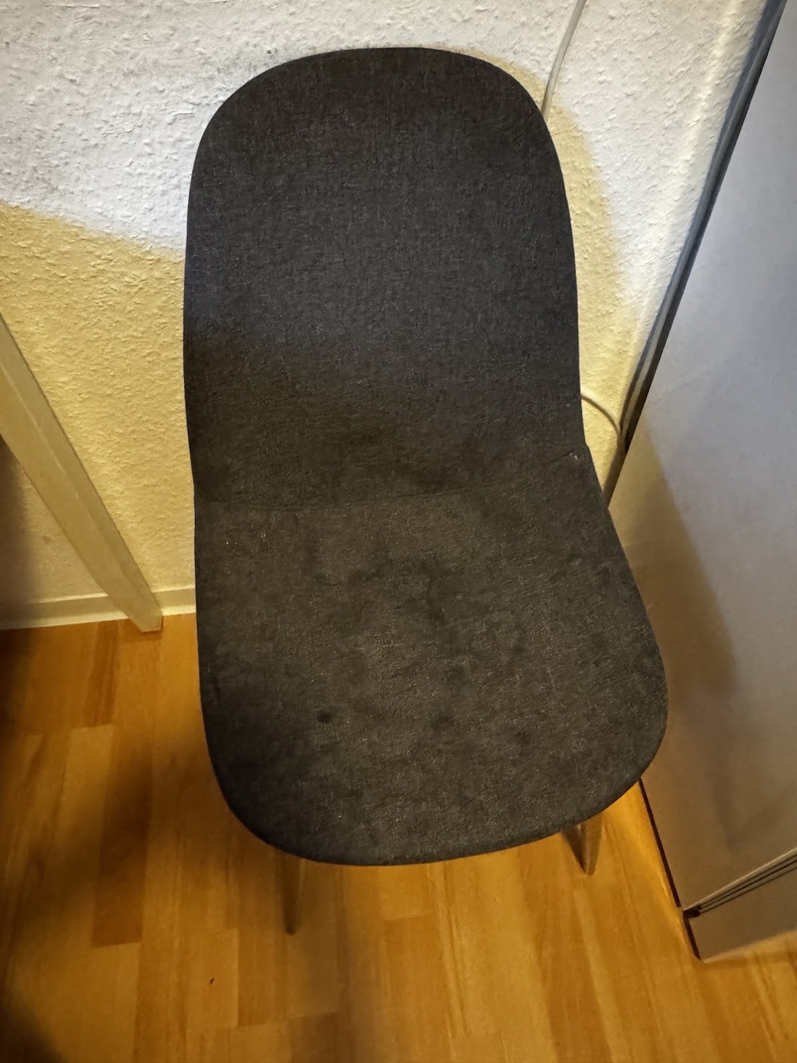 Stuhl vor der Reinigung