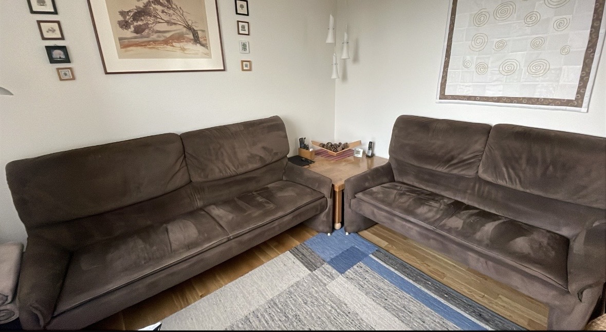 Zwei gereinigte Sofas aus einem Kundenauftrag